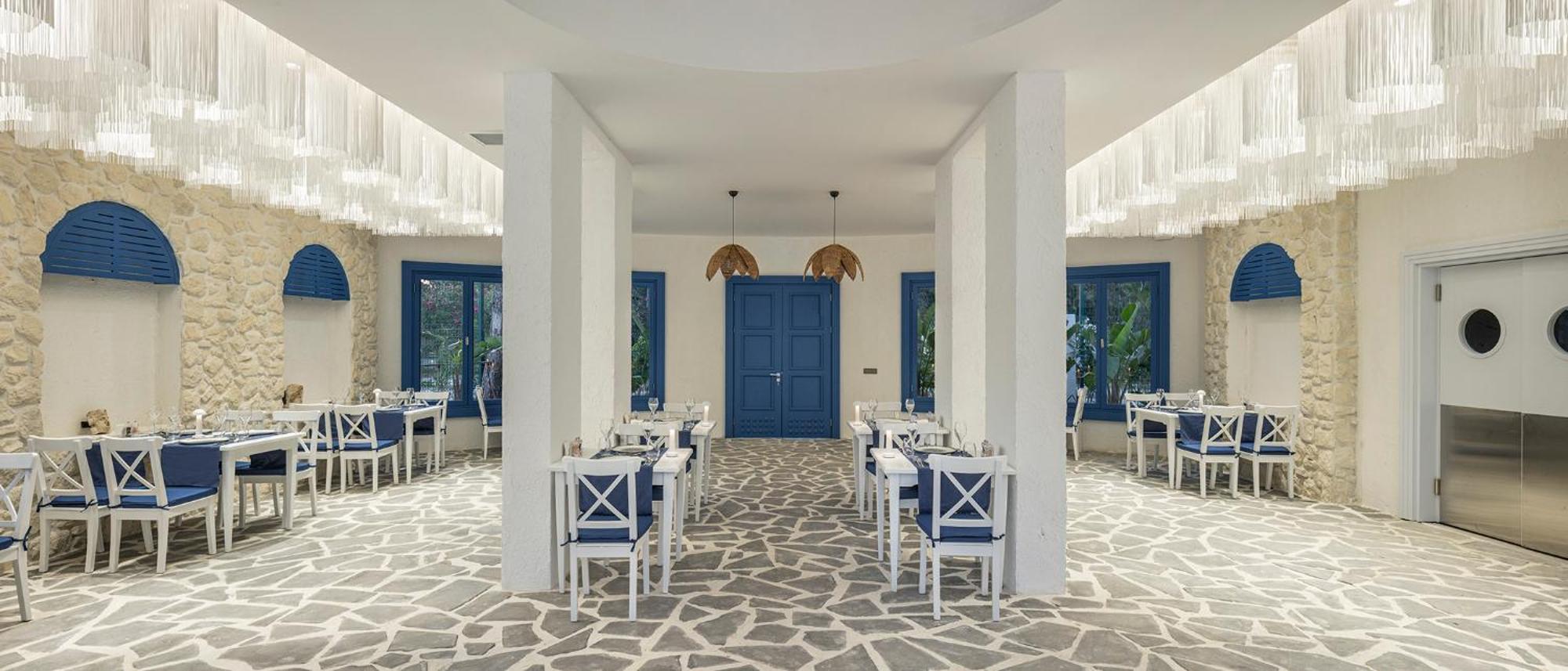 Berry Blue Hotels Side Exterior foto