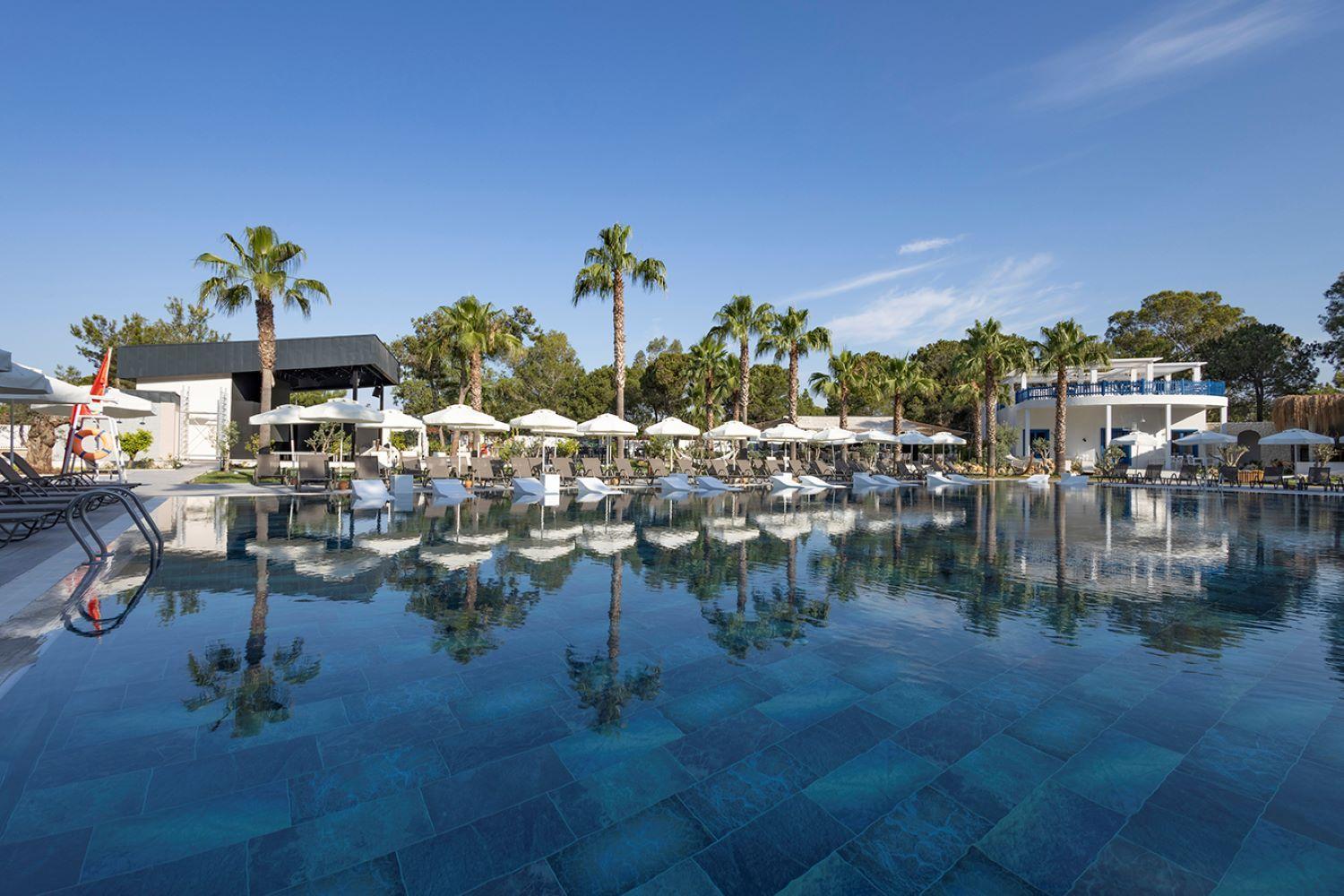 Berry Blue Hotels Side Exterior foto